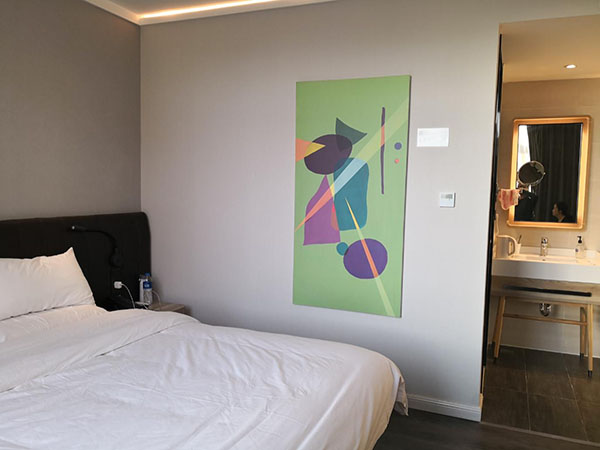 房內(nèi)設施簡潔、素雅、干凈