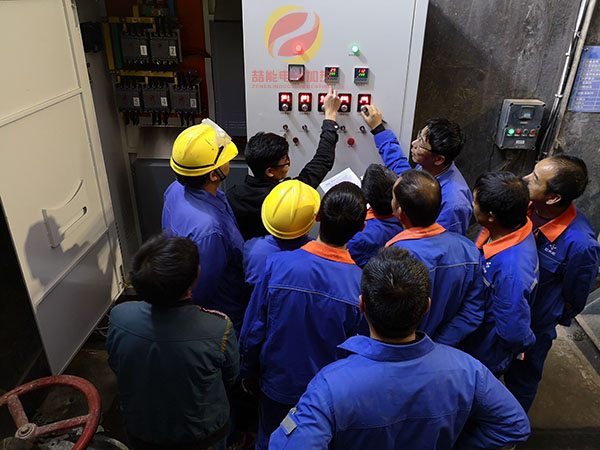 技術(shù)人員給客戶認(rèn)真培訓(xùn)，設(shè)備圓滿運(yùn)行，客戶驗(yàn)收